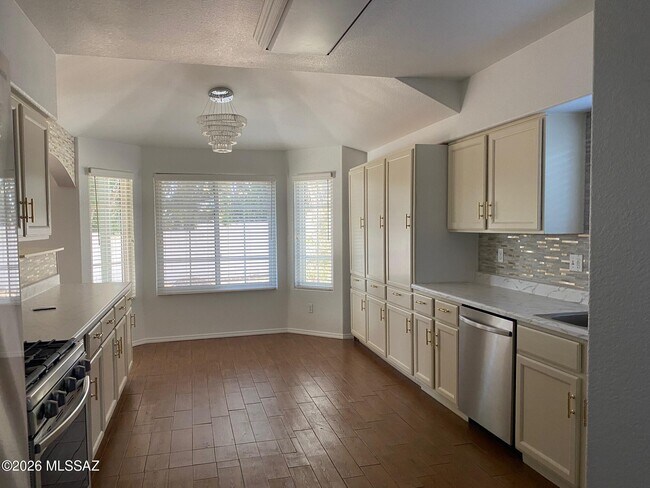Building Photo - 5028 W Hurston Dr
