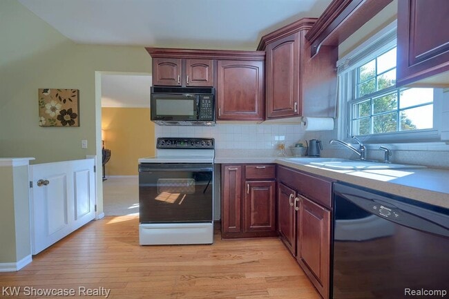 Building Photo - 24509 Simmons Dr