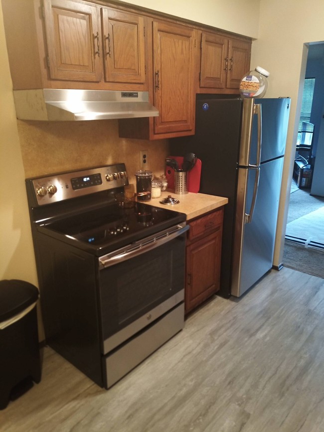 Eat In Kitchen with appliances - 300 Ford Ave