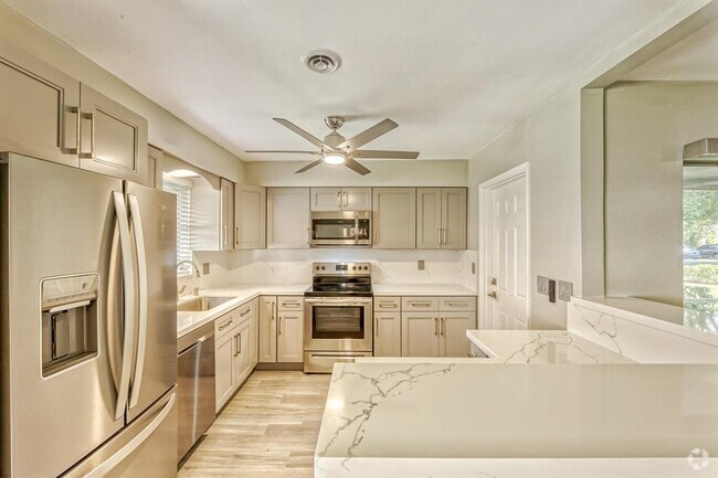 Building Photo - 400 S Luna Ct
