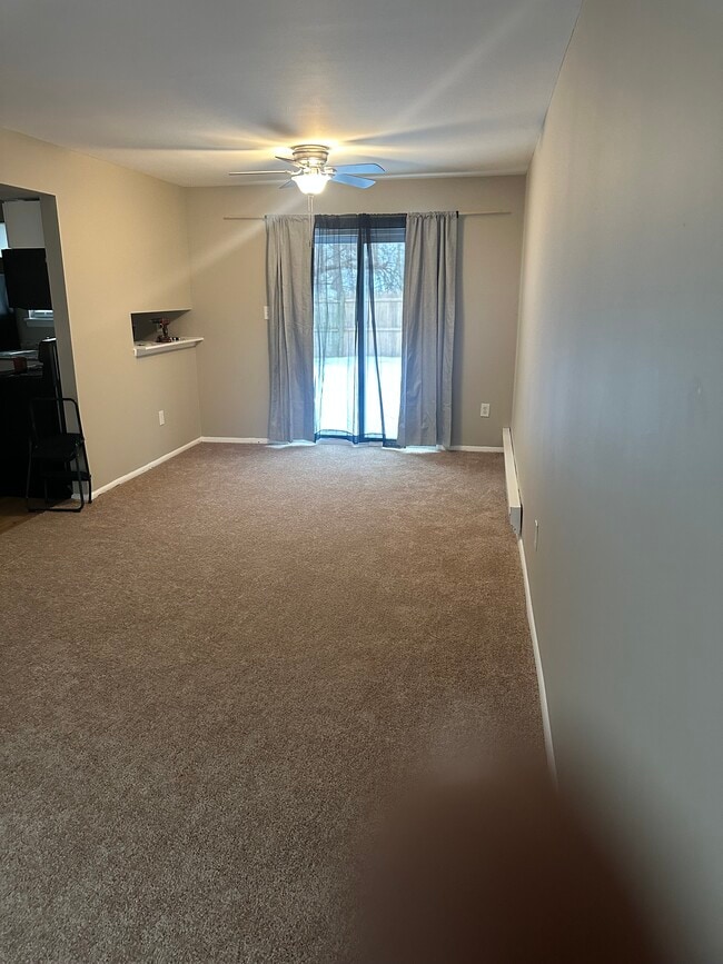 Building Photo - 574 W Loch Lomond Dr