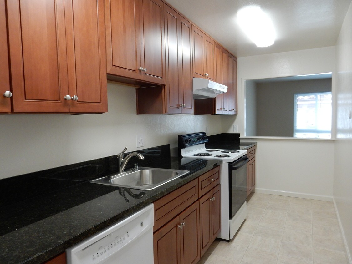 Foto principal - 1817 Central Ave