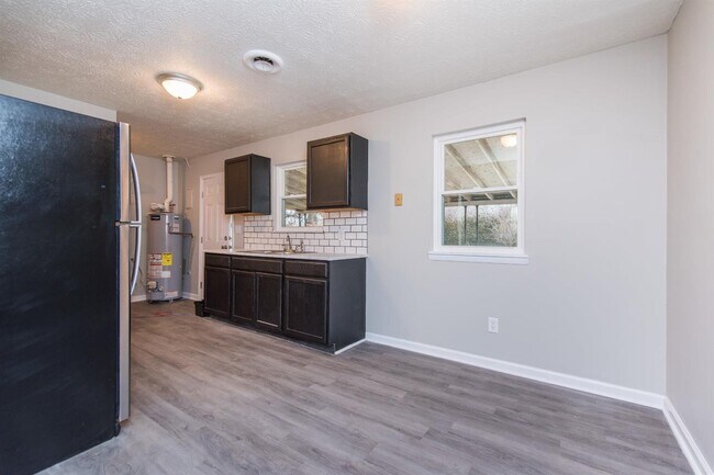Building Photo - 1512 Shelburn Ct