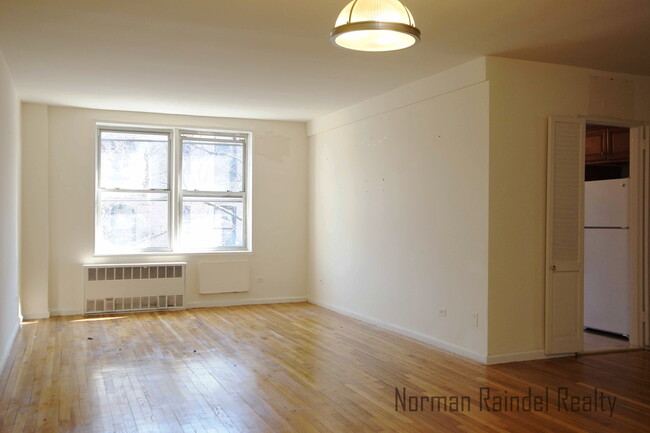 Foto del edificio - 1745 E 12th St