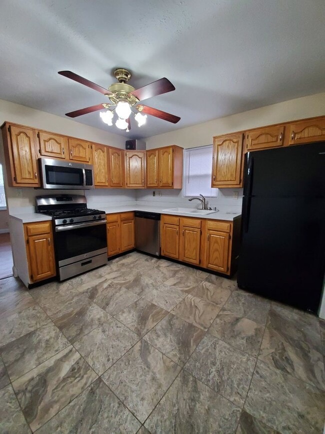 Building Photo - 3 Bedroom/1 bath House - Okolona area