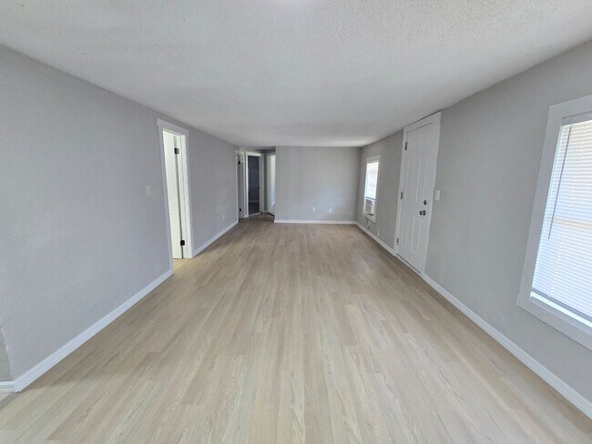Foto del edificio - 5427 16th St E