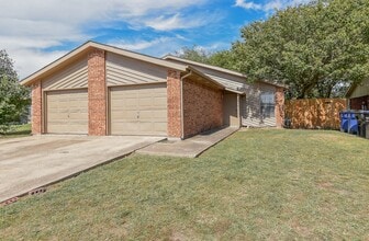Building Photo - 3914-3916 Peperport Dr
