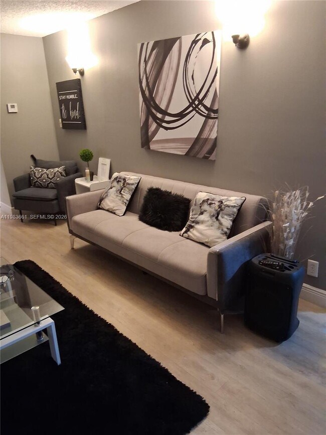 Foto del edificio - 9450 Live Oak Pl