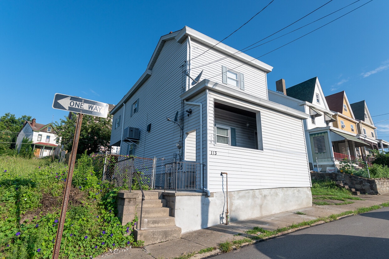 Front of House - 113 John St