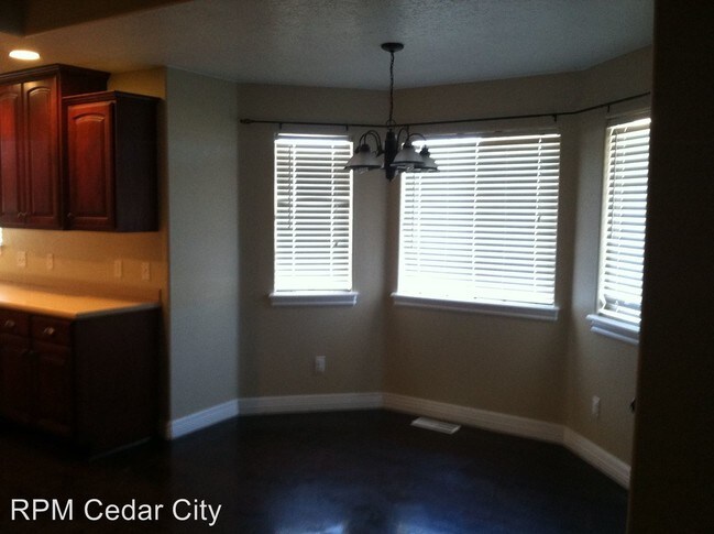 Building Photo - 2099 E Cedar Berry Ln