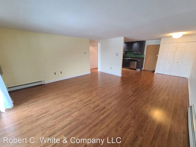 Foto del edificio - 1 br, 1 bath House - 12 Stony Brook Dr Apt B4