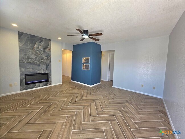 Foto del edificio - 303 Erby Ave