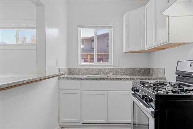 Building Photo - 1405 Cedar Ave