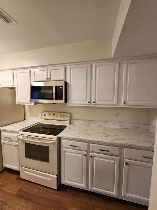 Building Photo - KEMPSVILLE LAKE