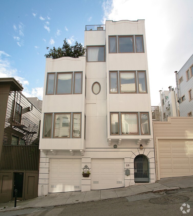 Building Photo - 25-29 Pleasant St