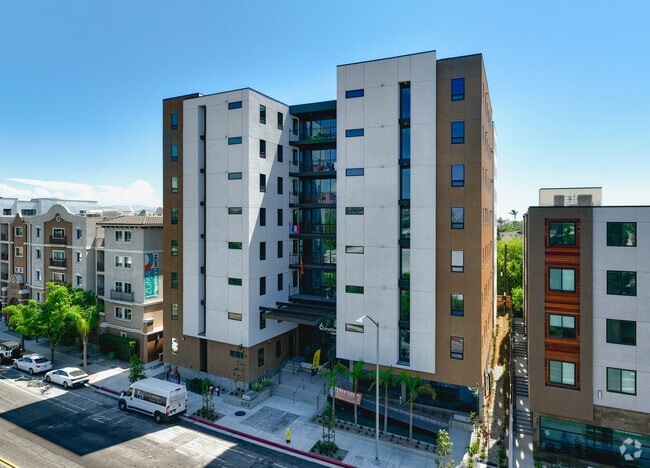 6nineteen - 6nineteen Apartments