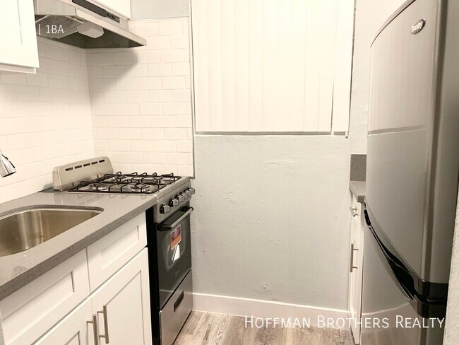 Foto del edificio - 3365 W 85th St