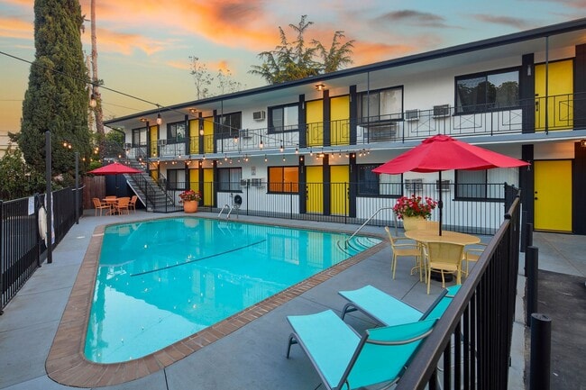 Building Photo - Newly renovated studio apartment with parking available in Burbank!