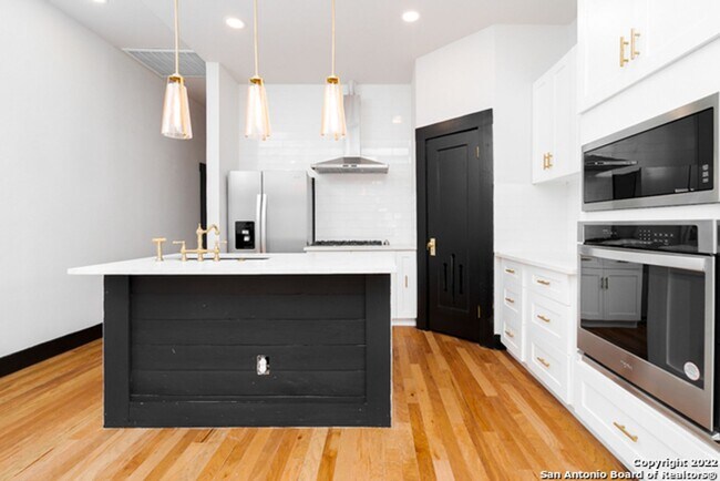 Foto del edificio - Charming home near Downtown!