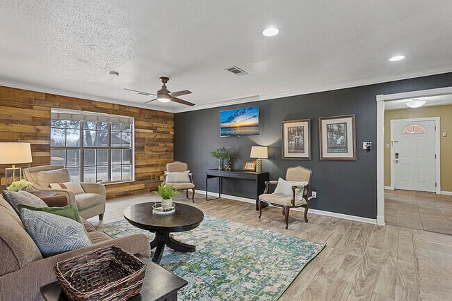 Foto del edificio - 2810 Wren Ave