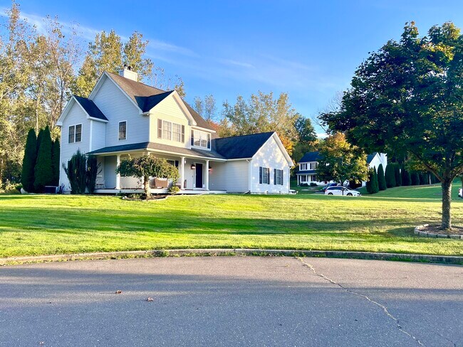 Building Photo - 4 Cobblestone Ct