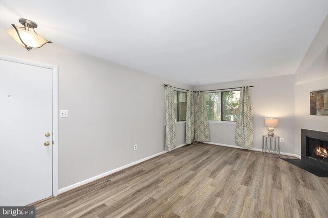 Building Photo - 10673 Spring Oak Ct