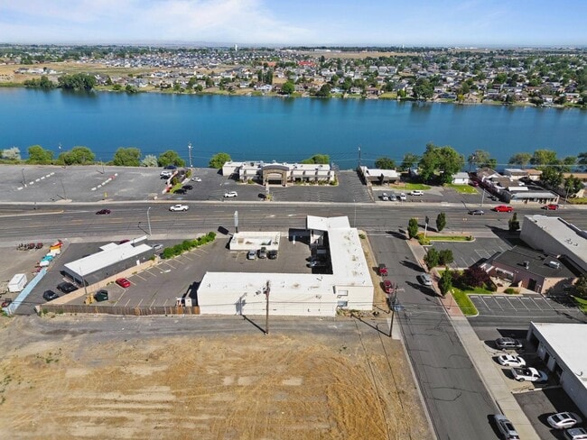 Building Photo - Beautifully Remodeled Studios! Free Wi-Fi ...