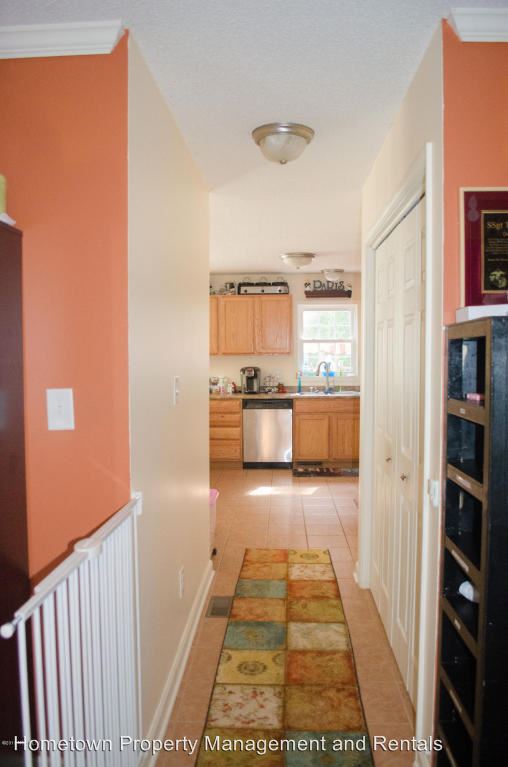 Building Photo - 110 Country Club Dr