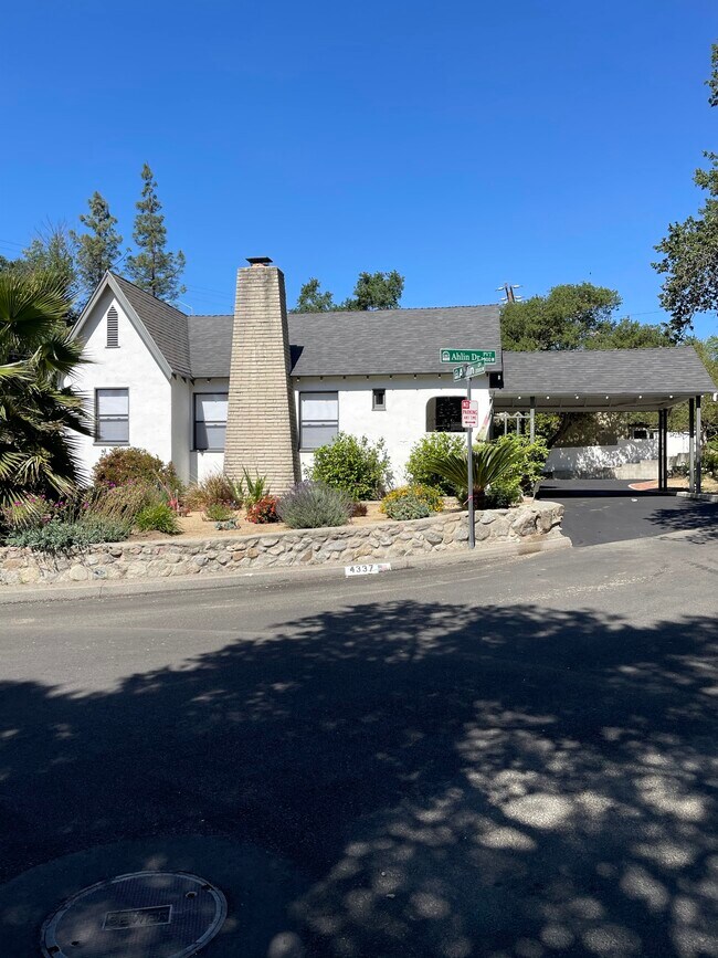 4337 Oak Dr, La Canada Flintridge, CA 91011 House Rental in La Canada