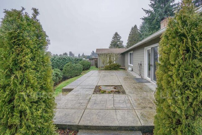 Foto del edificio - 8305 NW Fruit Valley Rd