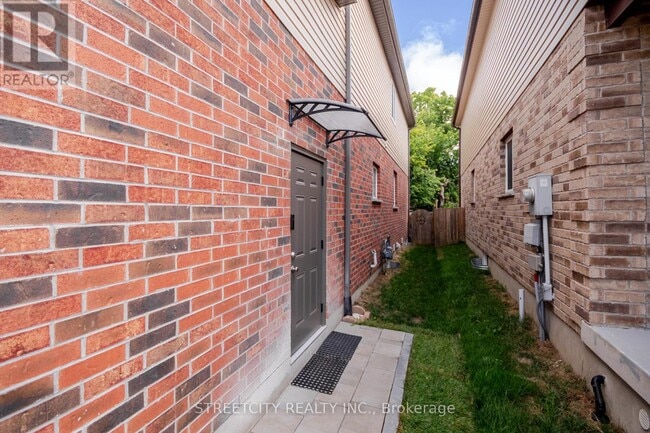 Photo du bâtiment - 1253 Howlett Cir