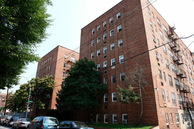 Building Photo - Michael Plaza