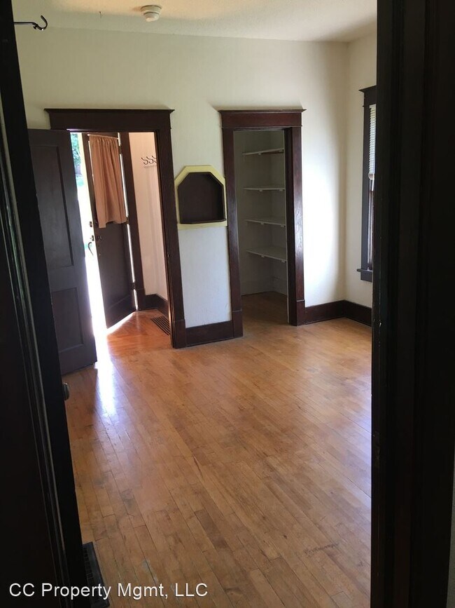 Building Photo - 2 br, 1 bath House - 995 Silverleaf Ave