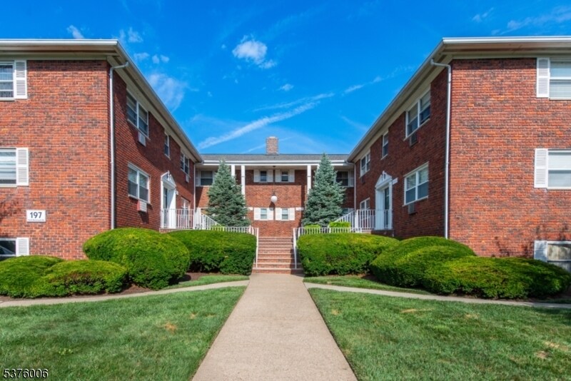 Foto principal - 197 N Beverwyck Rd