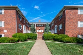 Building Photo - 197 N Beverwyck Rd