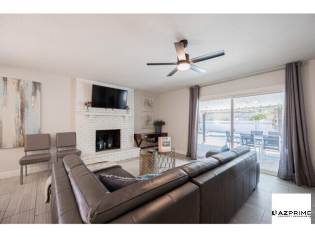 Building Photo - Fully-Furnished 4/3  Scottsdale Retreat wi...