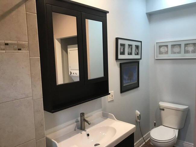 Baño principal - 4545 Lawndale Ave