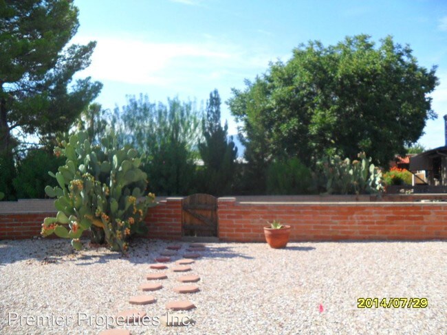 Building Photo - 230 E El Viento