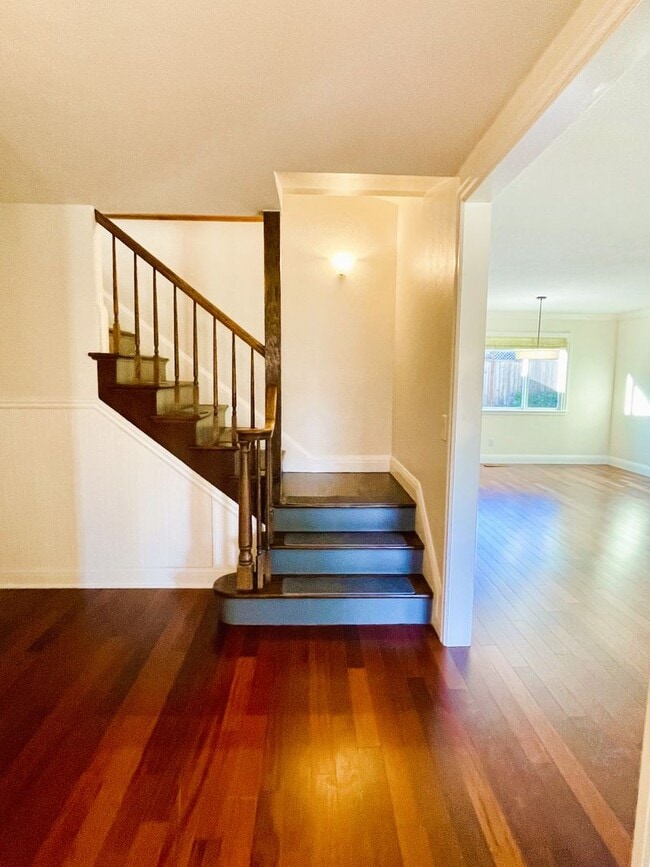 Foto del edificio - 58 Stanford Ct