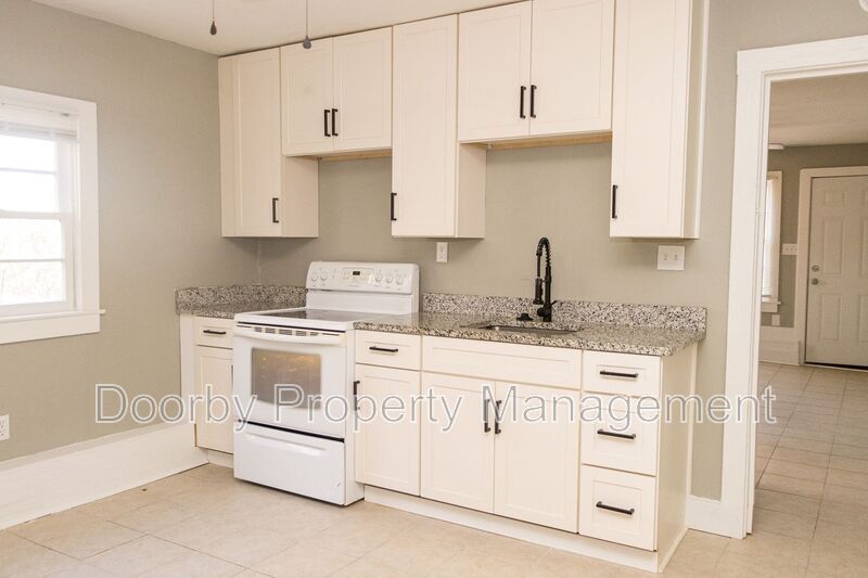 Foto principal - 3415 Montview Dr