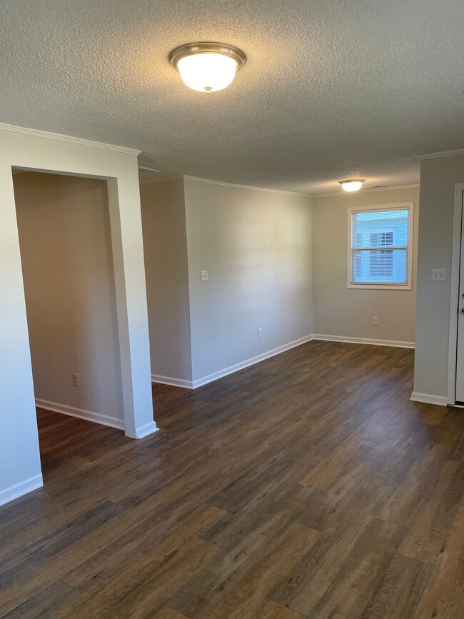 Building Photo - 5799 Sledge St