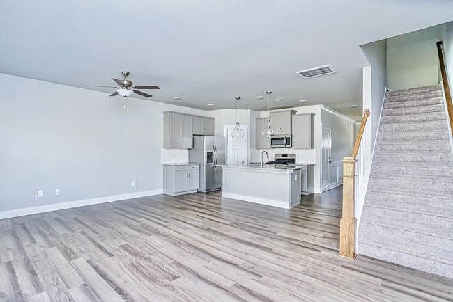 Building Photo - 207 Broad Banyan Ct