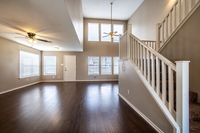 Foto del edificio - 1600 sq ft of Affluent South Side Living in Prestigious Southside Community