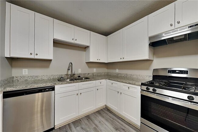 Building Photo - 748 Dillon Dr