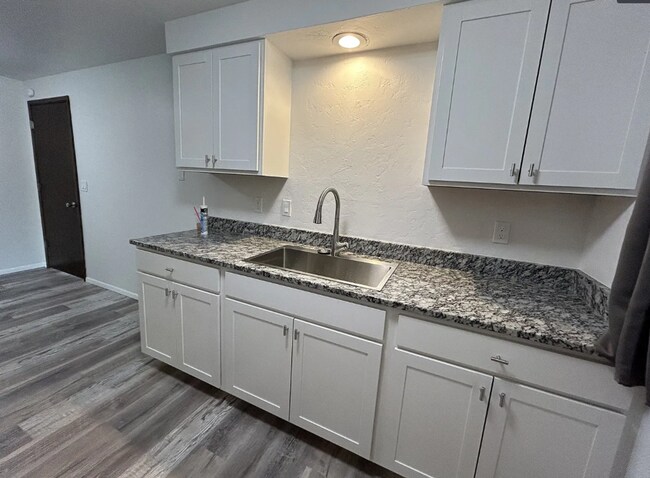 Foto del edificio - 2253/2255 Shadylane Drive