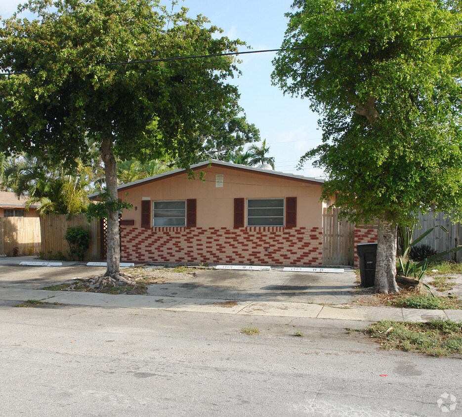 Foto del edificio - 1709-1713 SW 11th St