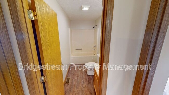 Building Photo - 214 Woodsview Dr