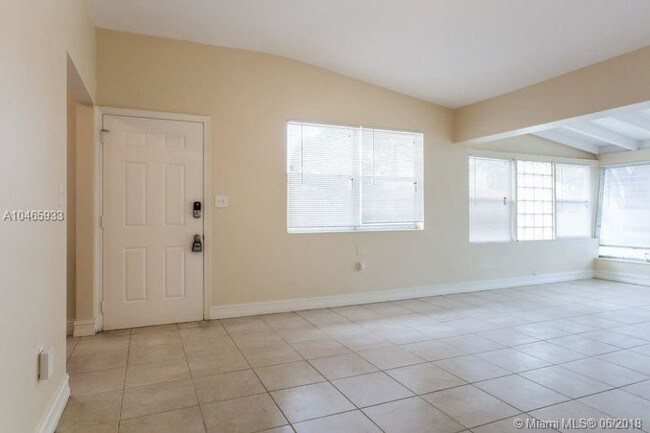 Foto del edificio - 17180 NE 3rd Ave