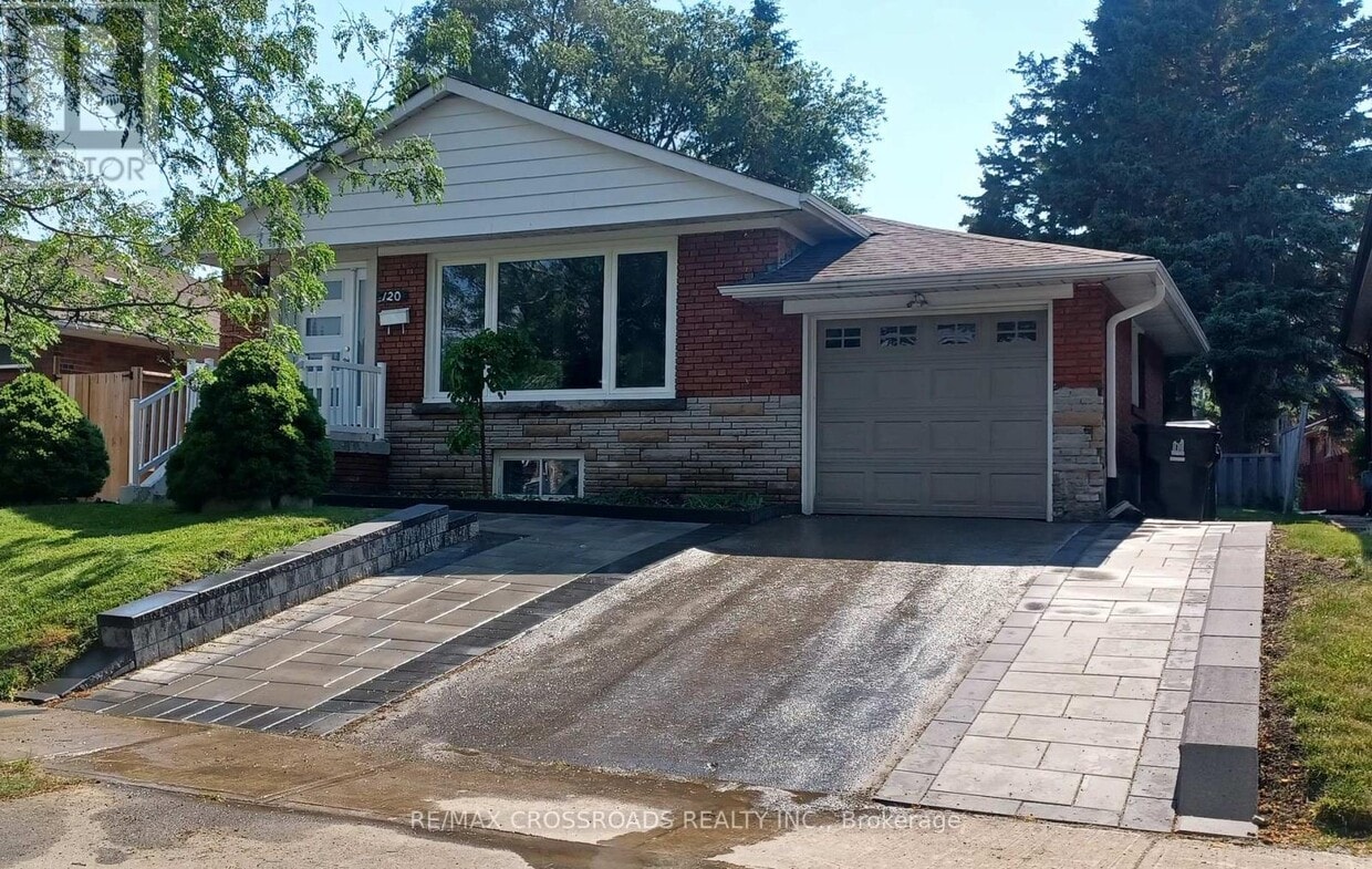 Primary Photo - 120 Hiscock Blvd