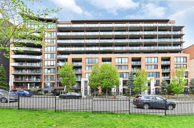 Building Photo - 650 Av Wilfrid-Laurier